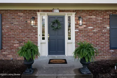 217 Sequoya Rd, Louisville, KY 40207