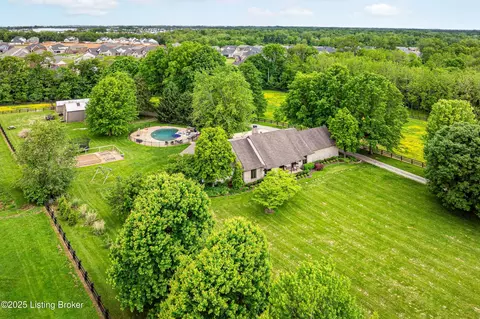 11608 Hidden Creek Rd, Prospect, KY 40059