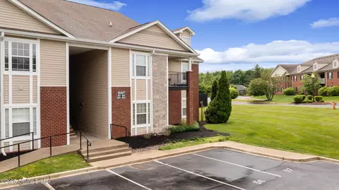 10207 Deer Vista Dr #204, Louisville, KY 40291
