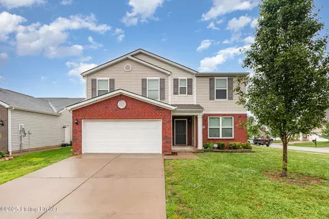 6915 Brittany Oak Dr, Louisville, KY 40229