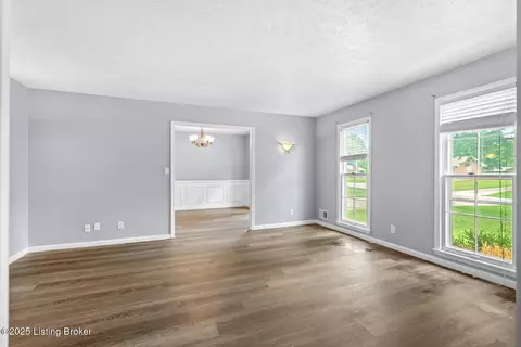 4904 Ruby Way, Shepherdsville, KY 40165 photo 3