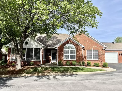 8118 St Andrews Village Dr, Louisville, KY 40241