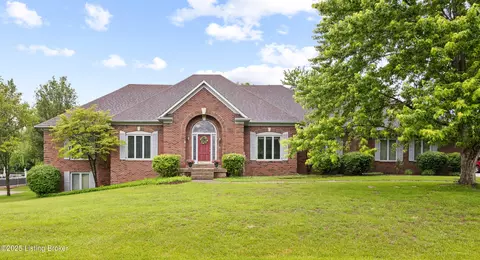 12 Oak Tree Ln, Louisville, KY 40245
