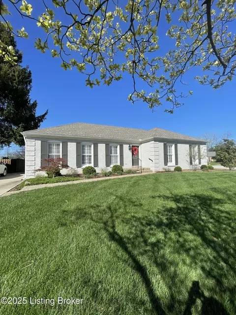 1303 Ambridge Dr, Louisville, KY 40207