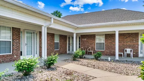 8645 Applegate Village Dr, Louisville, KY 40219