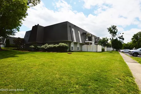 1116 La Fontenay Ct, Louisville, KY 40223