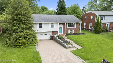 1013 King Arthur Ln, Louisville, KY 40222