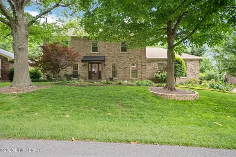 8305 Pine Grove Ct, Louisville, KY 40214