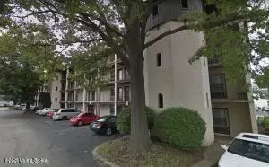 4012 Dupont Cir #214, Louisville, KY 40207