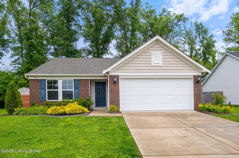 434 Red Crest Dr, Shepherdsville, KY 40165