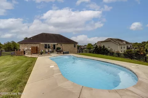 4605 Clarkhurst Cir, Smithfield, KY 40068