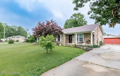 5601 Branston Dr, Louisville, KY 40216