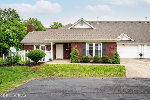 4427 Monarchos Dr, Louisville, KY 40220