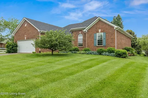 2006 Sugarmaple Dr, La Grange, KY 40031