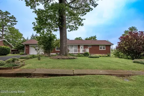 157 S Forrest Rd, Radcliff, KY 40160