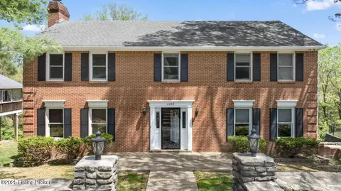 2309 Phoenix Hill Dr, Louisville, KY 40207