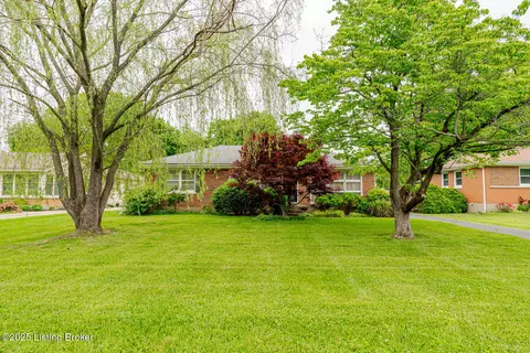 2809 Esther Blvd, Louisville, KY 40220