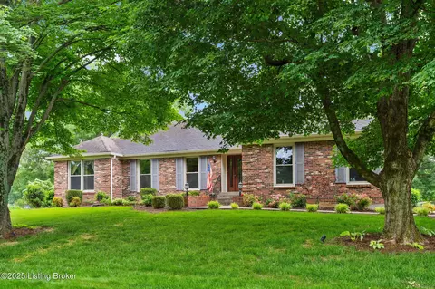 7220 Heatherly Sq, Louisville, KY 40242