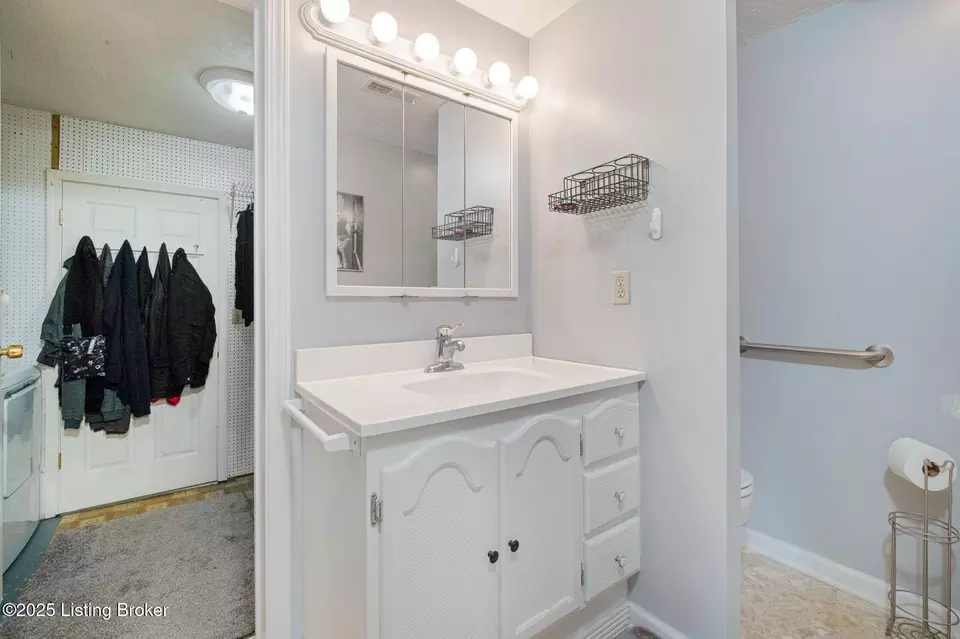 Bath - 310 Crestwood Ln, Louisville, KY 40229 photo 1 of 4