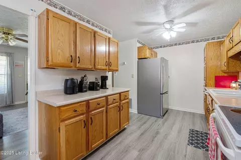 Kitchen - 310 Crestwood Ln, Louisville, KY 40229 photo 1 of 5