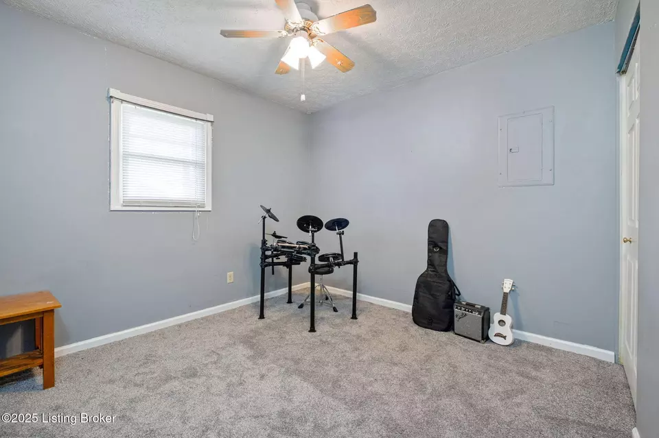 Bedroom - 310 Crestwood Ln, Louisville, KY 40229 photo 5 of 6