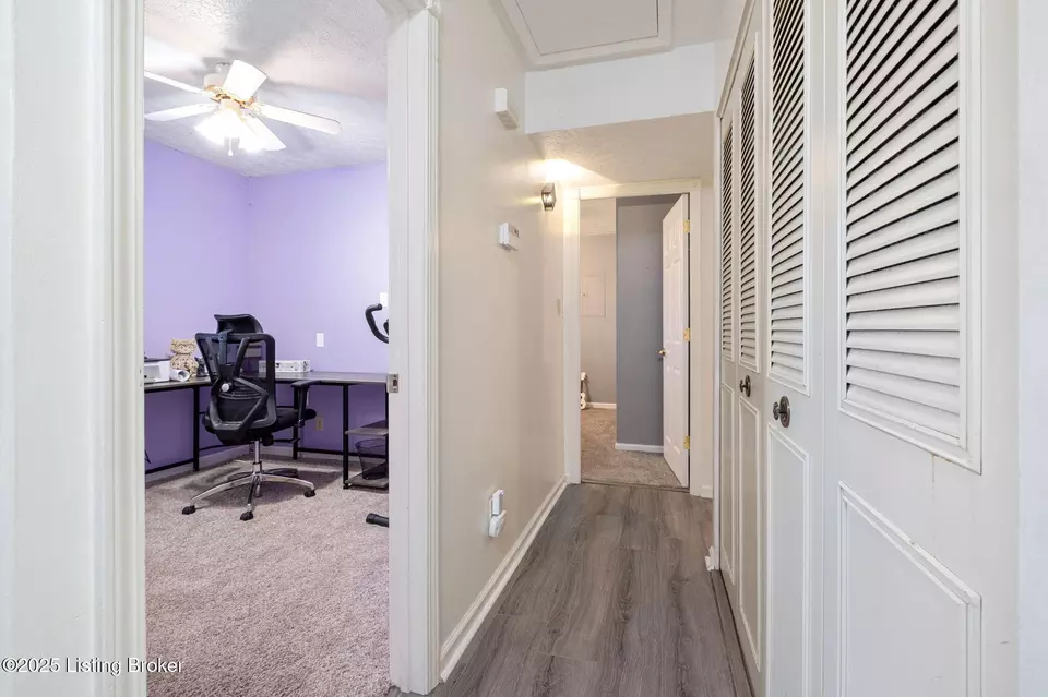 Entry Way - 310 Crestwood Ln, Louisville, KY 40229 photo 2 of 2