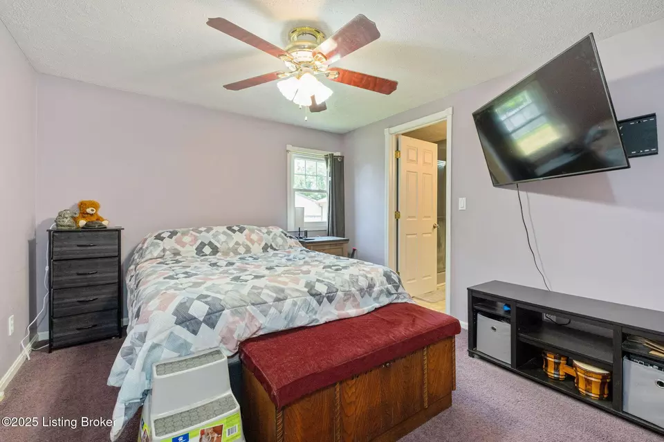 Bedroom - 310 Crestwood Ln, Louisville, KY 40229 photo 1 of 6