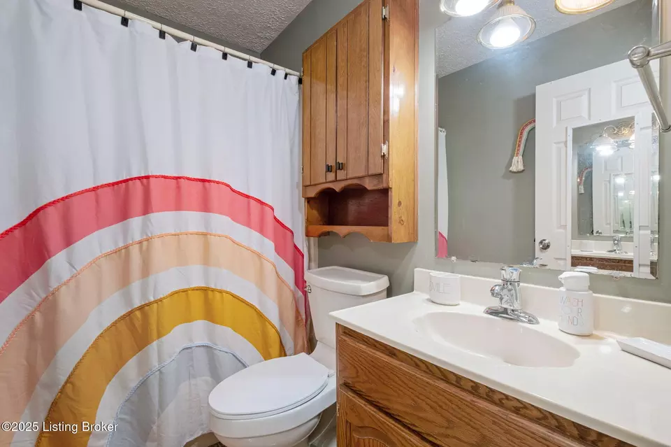 Bath - 310 Crestwood Ln, Louisville, KY 40229 photo 4 of 4