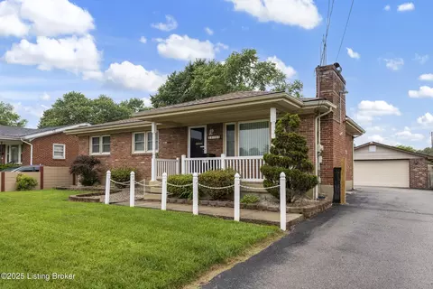 11702 Dearing Woods Dr, Louisville, KY 40272
