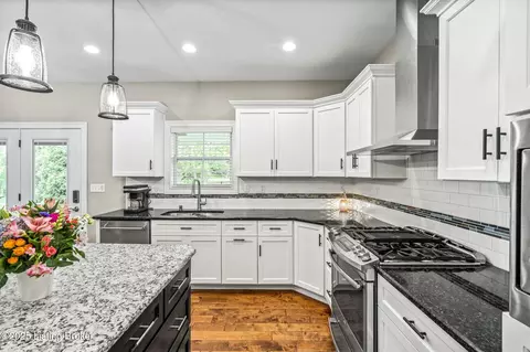 Kitchen - 13412 Hampton Cir, Goshen, KY 40026 photo 2 of 2
