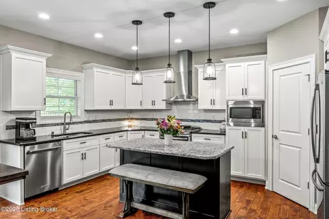 Kitchen - 13412 Hampton Cir, Goshen, KY 40026 photo 1 of 2