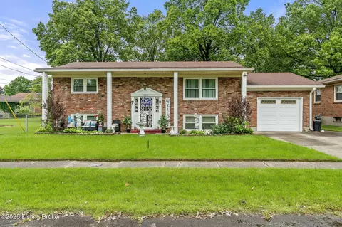 3330 Fernheather Dr, Louisville, KY 40216