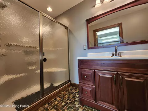 Bath - 400 Old Dixie Loop, Upton, KY 42784 photo 6 of 11
