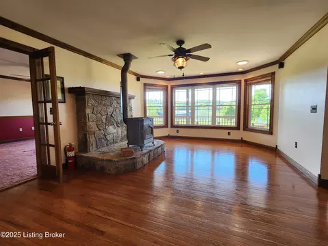 Living - 400 Old Dixie Loop, Upton, KY 42784 photo 2 of 7