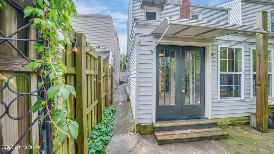 Exterior - 1311 E Breckinridge St, Louisville, KY 40204 photo 6 of 8