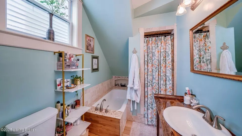 Bath - 1311 E Breckinridge St, Louisville, KY 40204 photo 1 of 1