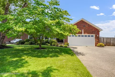 4806 Red Dawn Dr, Louisville, KY 40216