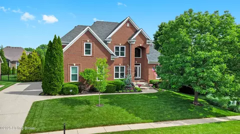 2208 Claymore Cir, Louisville, KY 40245