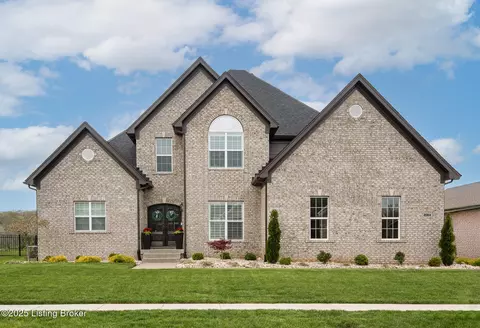 2004 Scenic Lakes Dr, Louisville, KY 40245