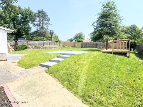 7402 Nottoway Cir, Louisville, KY 40214