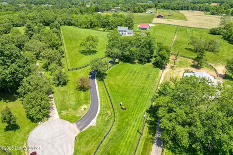 348 Old Stone Dr, Simpsonville, KY 40067