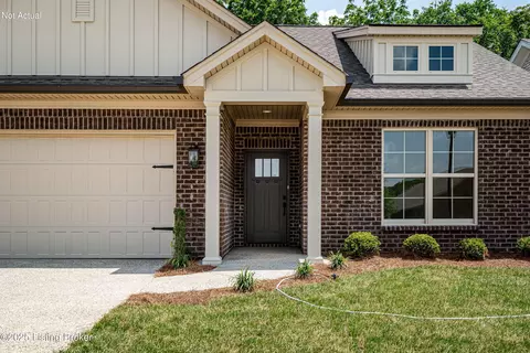 8209 Cedar Crest Ln, Louisville, KY 40291