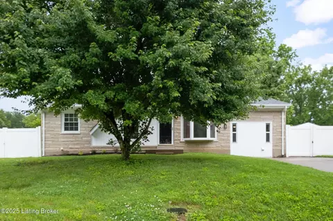 7403 Stanhope Ct, Louisville, KY 40258