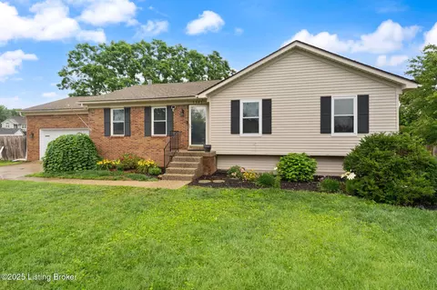 3901 Vantage Pl, Louisville, KY 40299