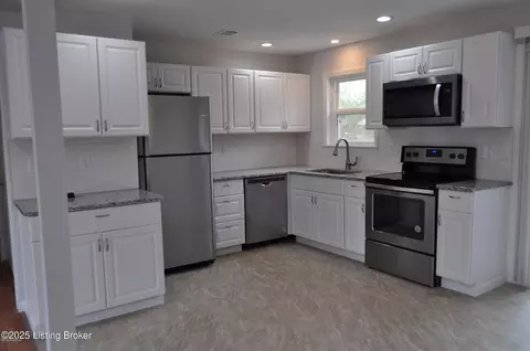 4806 Shasta Trl, Louisville, KY 40218