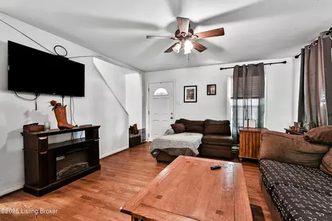 224 E Higgins St, Midway, KY 40347 photo 3