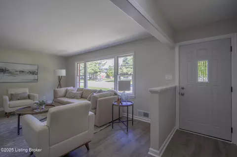 3209 Hikes Ln, Louisville, KY 40299
