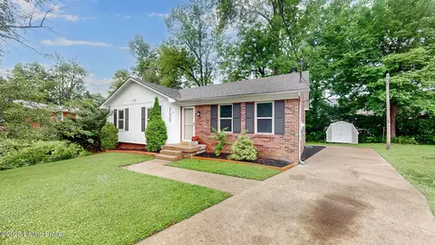 150 Crews Dr, Louisville, KY 40218