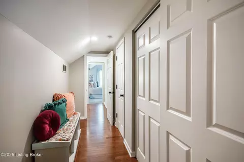 Entry Way - 515 Rolling Ln, Louisville, KY 40207 photo 5 of 6