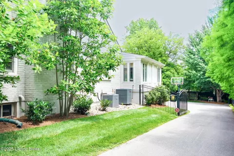 Exterior - 515 Rolling Ln, Louisville, KY 40207 photo 4 of 16